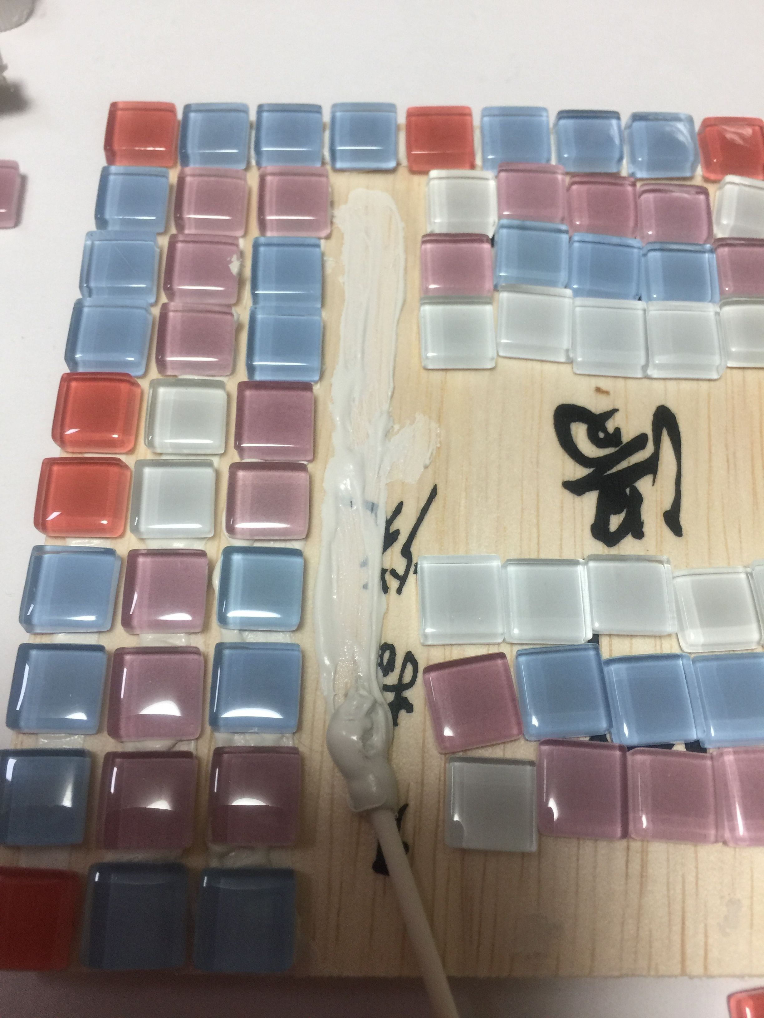 フタにはタイルを貼ります