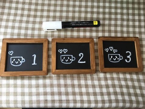 ダイソーミニ黒板をプチリメイク 壁の隙間インテリアに 暮らしニスタ