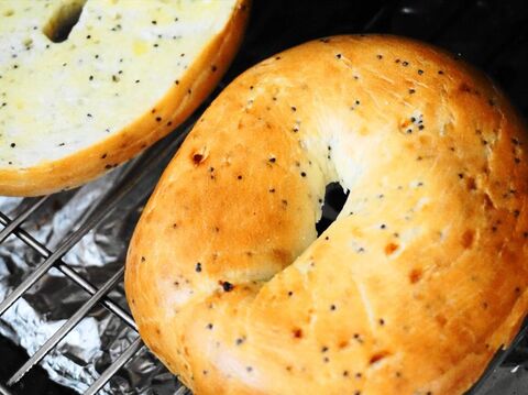 コストコ バラエティベーグルをアレンジ 生ハムレタスサンドのレシピ 暮らしニスタ