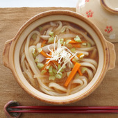 お鍋がうれしい季節♪「根菜煮込みのうどん鍋」