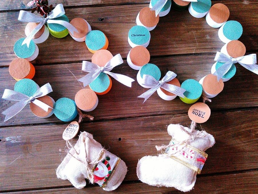 ペットボトルの蓋で簡単に作れる エコで可愛いxmasリース 暮らしニスタ ペットボトルの蓋で簡単に作れる エコで可愛いxmasリース 暮らしニスタ