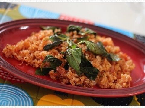 トマトペーストで作る バジルとベーコンの炒飯 暮らしニスタ