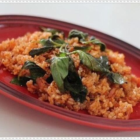 トマトペーストで作る バジルとベーコンの炒飯 暮らしニスタ トマトペーストで作る バジルとベーコンの炒飯 暮らしニスタ