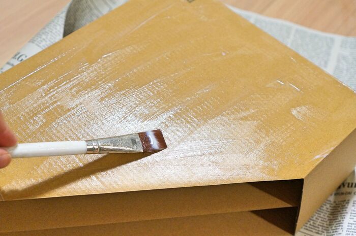 包装紙タイプ③デコパージュ液を箱に塗る