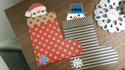 100均紙で 靴下からひょっこり サンタ スノーマンのクリスマスカード 暮らしニスタ 100均紙で 靴下からひょっこり サンタ スノーマンのクリスマスカード 暮らしニスタ