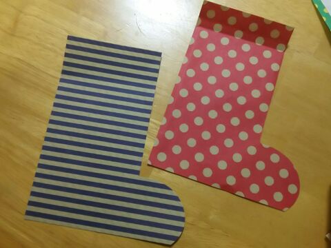 100均紙で 靴下からひょっこり サンタ スノーマンのクリスマスカード 暮らしニスタ 100均紙で 靴下からひょっこり サンタ スノーマンのクリスマスカード 暮らしニスタ