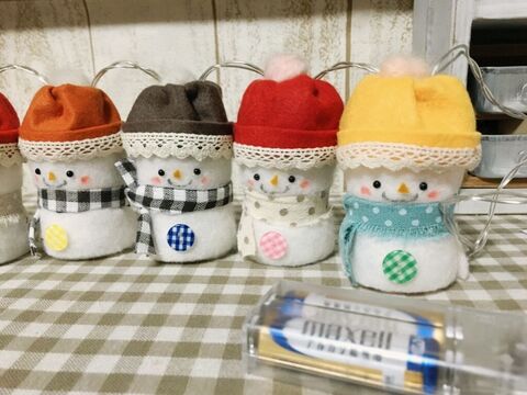 ピルクル空き容器 100均で 簡単エコな雪だるまさんの作り方 暮らしニスタ