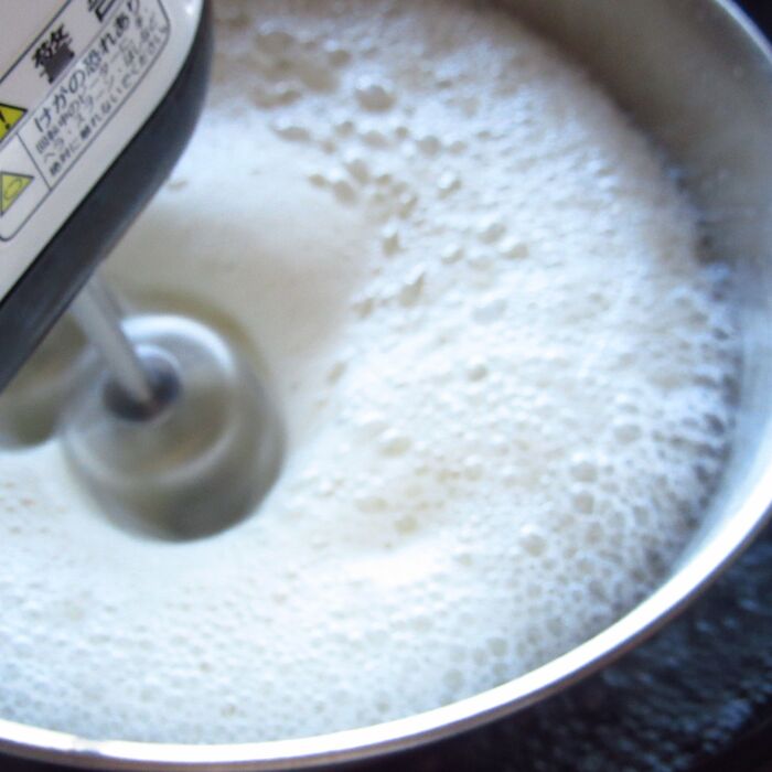 豆乳メレンゲを作る。