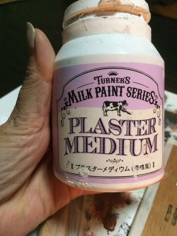 プラスターメディウムを塗っていきます。