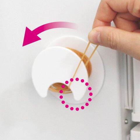 ラップと輪ゴムをすっきり取り出す 収納方法を見直そう 暮らしニスタ ラップと輪ゴムをすっきり取り出す 収納方法を見直そう 暮らしニスタ