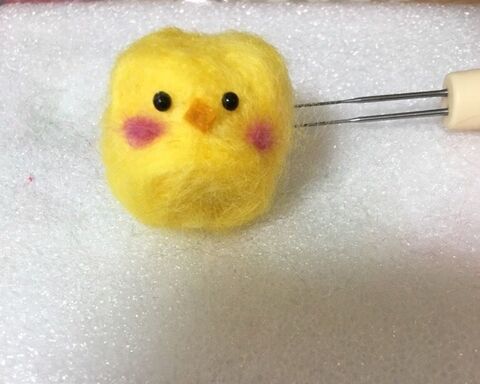 100均ハンドメイド 羊毛フェルトボールでひよこサンタの作り方 暮らしニスタ 100均ハンドメイド 羊毛フェルトボールでひよこサンタの作り方 暮らしニスタ