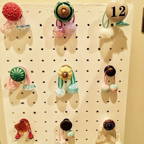 有孔ボードとノブでヘアゴム収納をdiy 暮らしニスタ 有孔ボードとノブでヘアゴム収納をdiy 暮らしニスタ