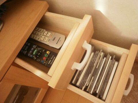 リモコン収納のアイデア23選 100均やおうちにあるものでできる 暮らしニスタ リモコン収納のアイデア23選 100均やおうちにあるものでできる 暮らしニスタ