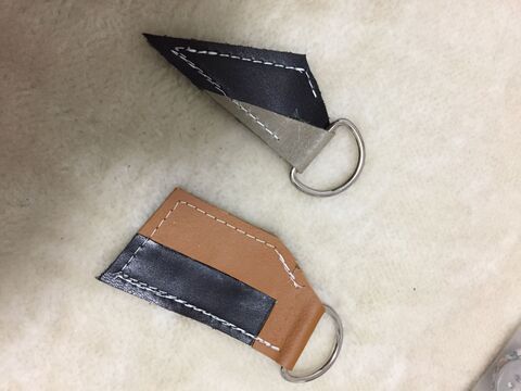簡単 100均で作る革小物 キーホルダーとキーカバー 暮らしニスタ 簡単 100均で作る革小物 キーホルダーとキーカバー 暮らしニスタ