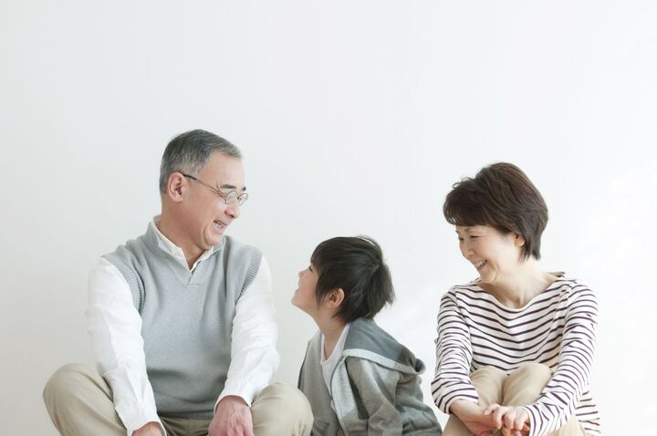 親しき仲にも礼儀あり!?親に子どもを預けた時のお礼、どうしてる?