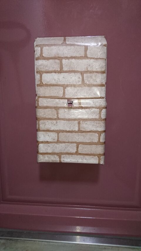 玄関ドアのポストを100均でお洒落にカバー 暮らしニスタ 玄関ドアのポストを100均でお洒落にカバー 暮らしニスタ