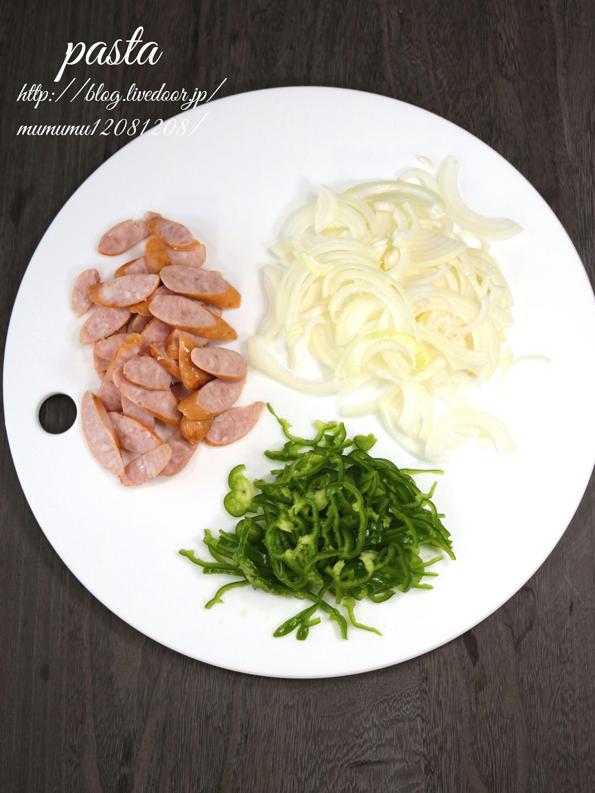 材料を切る。