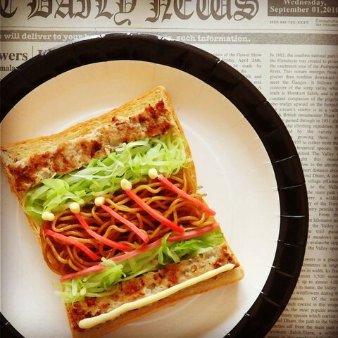 焼きそばパンをおしゃれに オリジナルトーストの作り方 暮らしニスタ