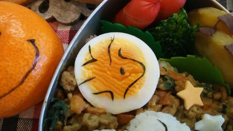 キャラ弁 スヌーピーのドライカレー弁当チャーリーみかん添え 暮らしニスタ キャラ弁 スヌーピーのドライカレー弁当チャーリーみかん添え 暮らしニスタ