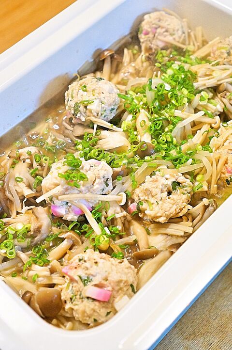 コスパ抜群 キノコともやしと鶏つくねの蒸し野菜ポン酢バター鍋 のレシピ 暮らしニスタ