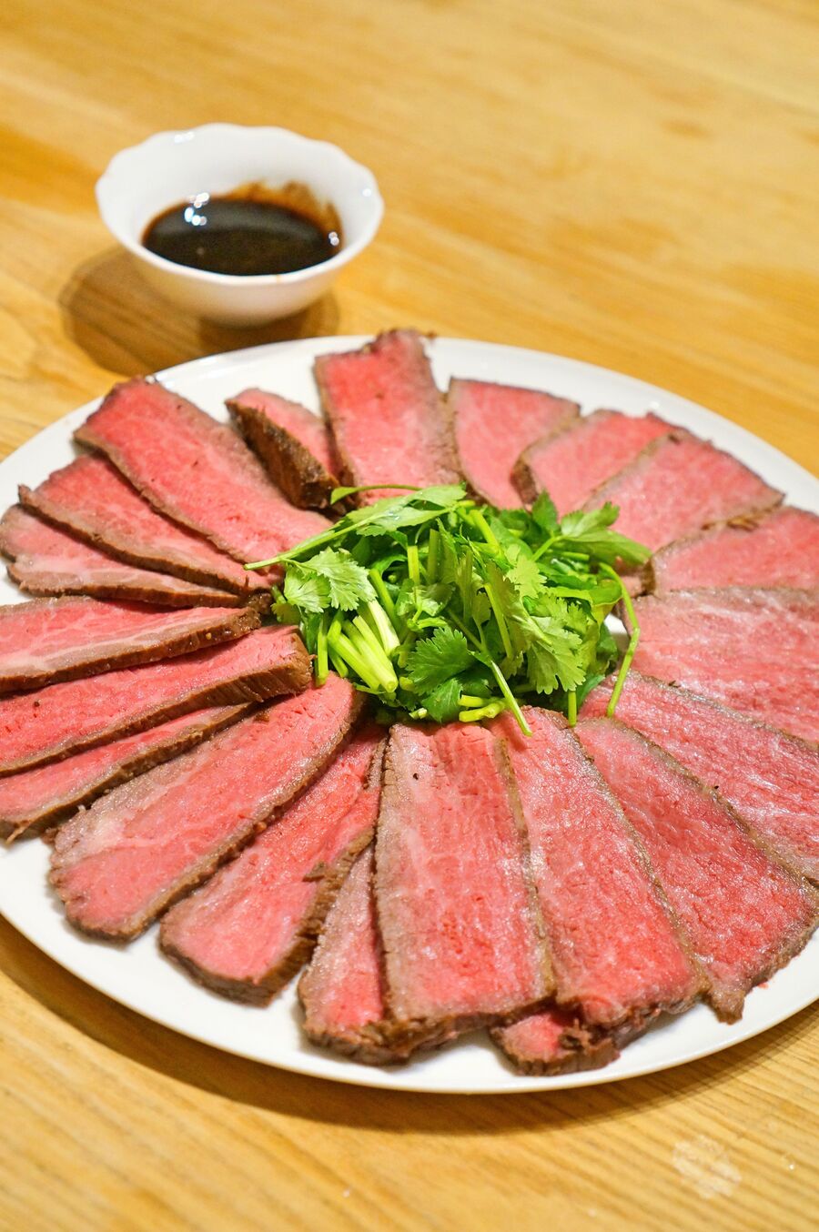 低温でプロの味 ローストビーフのレシピ 彡 暮らしニスタ
