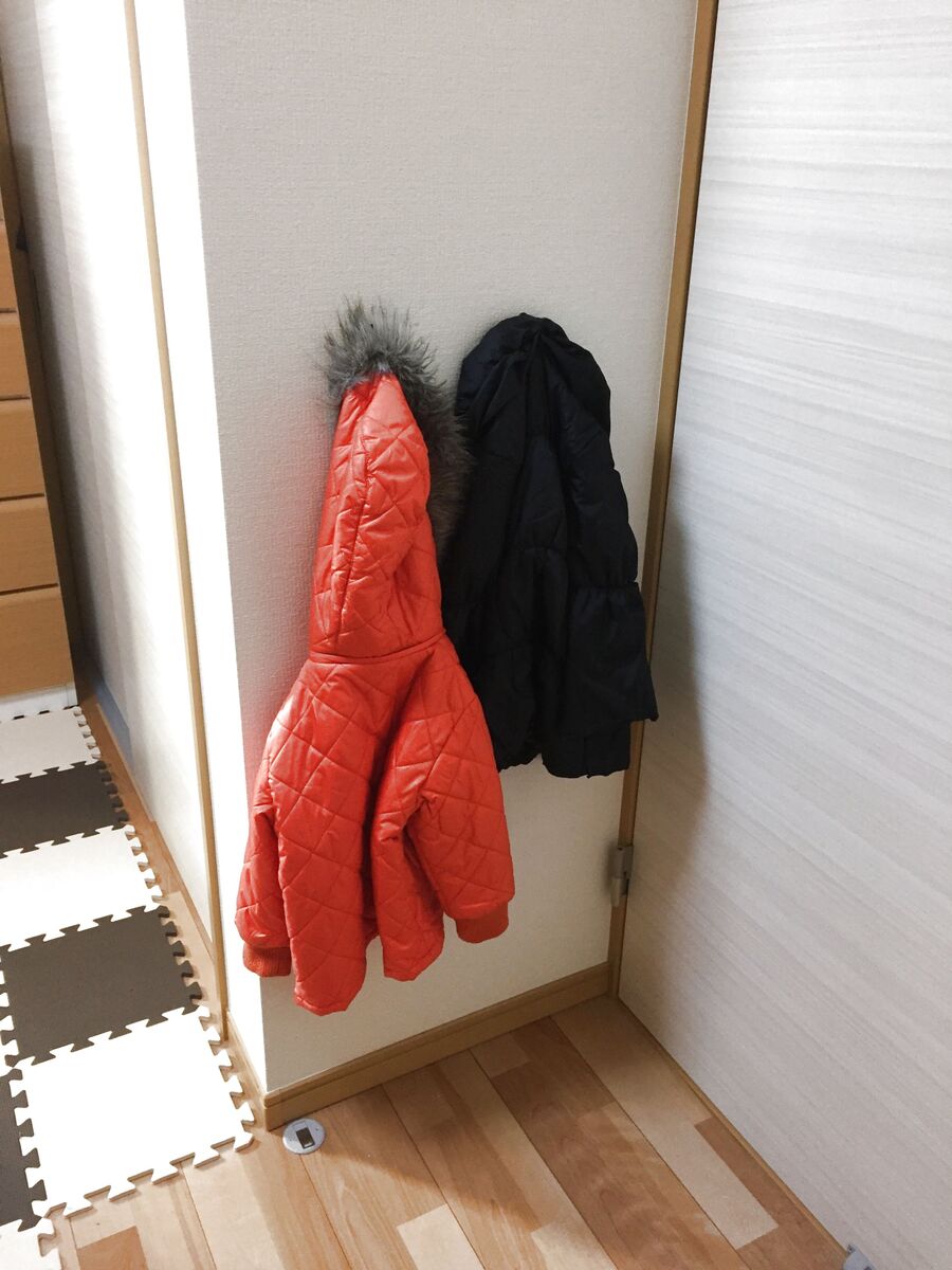 子供がコートを着脱 片付け出来る方法 暮らしニスタ