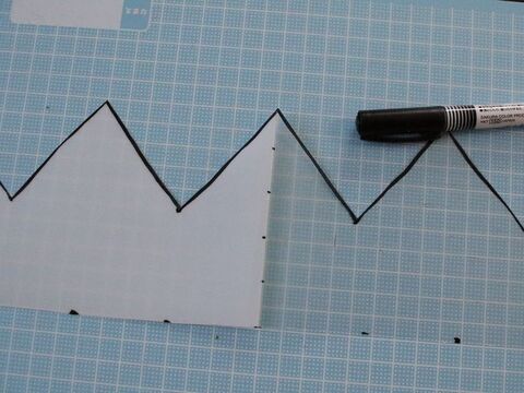 100均材料で 記念日にピッタリ フェルトの王冠 暮らしニスタ
