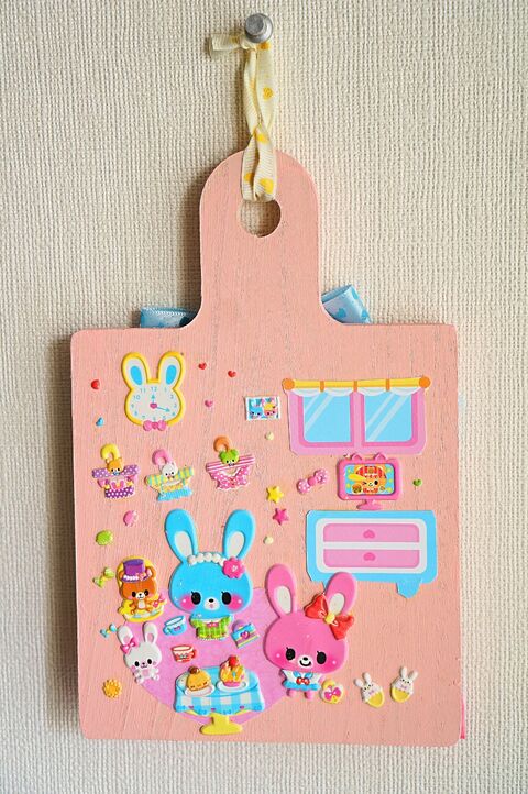 100均まな板と着せ替えシールで 女の子が喜ぶ壁掛けミラーdiy 暮らしニスタ 100均まな板と着せ替えシールで 女の子が喜ぶ壁掛けミラーdiy 暮らしニスタ