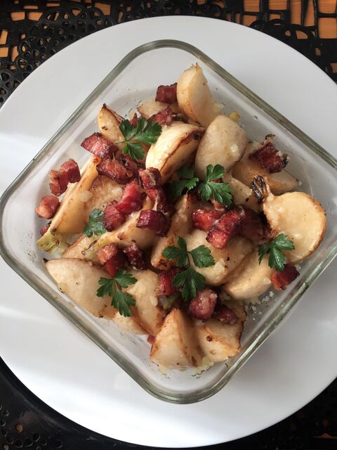 炒めてもおいしい カブとベーコンのソテーパルミジャーノ風味 暮らしニスタ