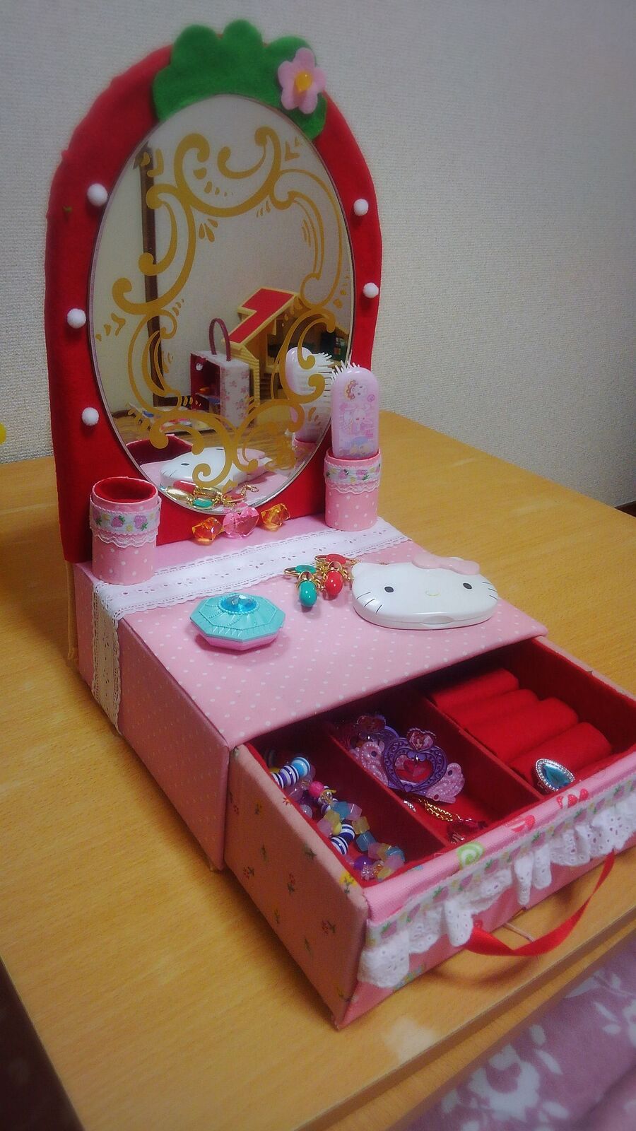 手作りおもちゃ お菓子の空き箱でおままごとドレッサー 暮らしニスタ 手作りおもちゃ お菓子の空き箱でおままごとドレッサー 暮らしニスタ