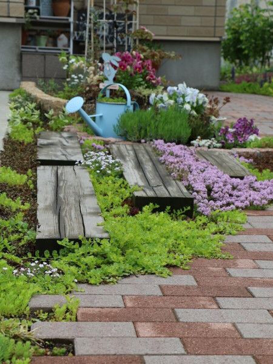 ガーデニング・花・植物・ＤＩＹ関連 サイズが均一で並べやすく、キレイに敷けるレンガ調の敷材!