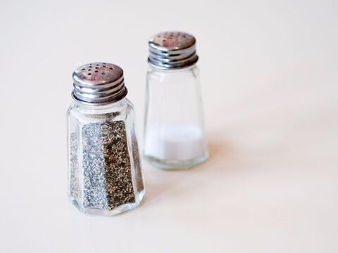 胡椒とブラックペッパーの違いは それぞれの違いと粒の大きさによる使い分け方法 暮らしニスタ