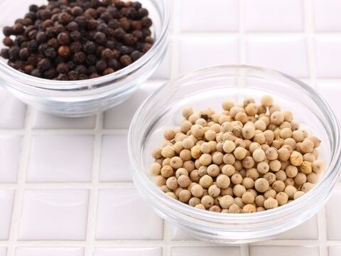 胡椒とブラックペッパーの違いは それぞれの違いと粒の大きさによる使い分け方法 暮らしニスタ 胡椒とブラックペッパーの違いは それぞれの違いと粒の大きさによる使い分け方法 暮らしニスタ