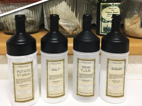 セリアのオイルボトルをラベリングして 小麦粉などの調味料収納に 暮らしニスタ セリアのオイルボトルをラベリングして 小麦粉などの調味料収納に 暮らしニスタ