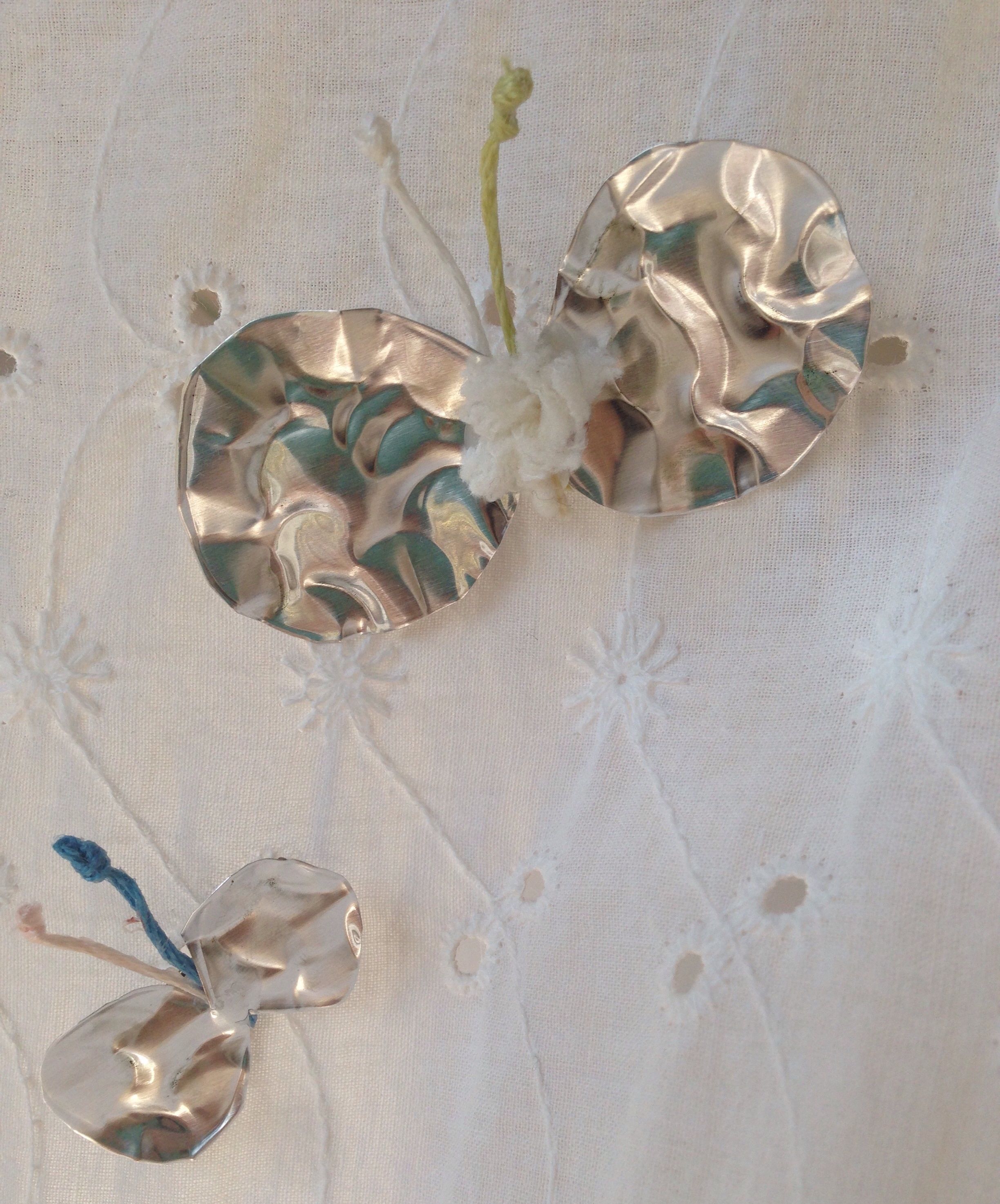 ミナペルホネンに憧れて♪ダイソー材料で蝶のブローチを作りました。笑｜ハンドメイドの作り方・アイデア｜暮らしニスタ