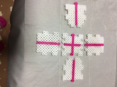 アイロンビーズでちっちゃいプレゼントボックス 暮らしニスタ アイロンビーズでちっちゃいプレゼントボックス 暮らしニスタ