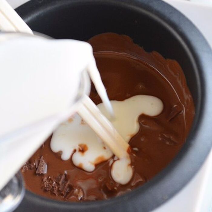 チョコレートフォンデュの作り方