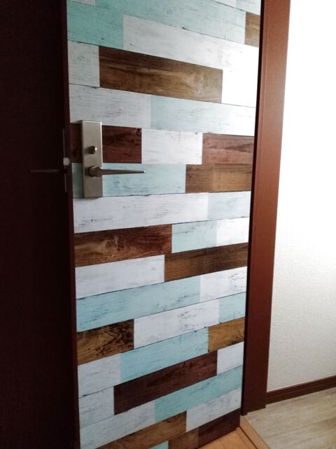 トイレドアdiy ダイソーリメイクシートでスクラップウッド風 暮らしニスタ トイレドアdiy ダイソーリメイクシートでスクラップウッド風 暮らしニスタ