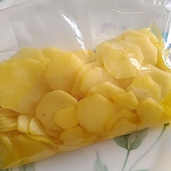 嬉しい無添加☆サフランたくあん 干さずに簡単ジップロック漬け♪＼(^o