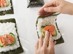 大人気のおにぎらずレシピ すぐわかる作り方と具バリエ40 暮らしニスタ