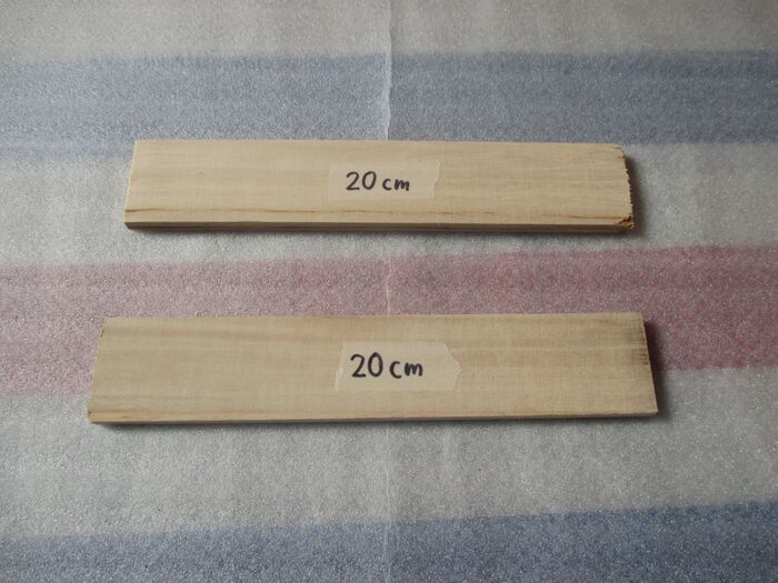 作り方①角材を長さ20センチにカットする。