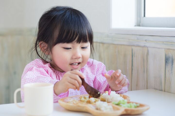 子どもが将来恥をかかないために！ 食事マナーのしつけは”6歳まで”がポイント