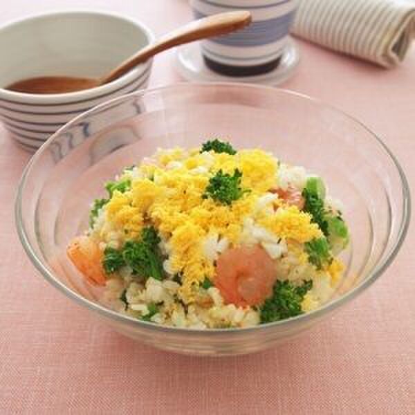 季節の食材を楽しむ「えびと菜の花のライスサラダ」