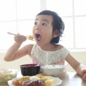 子どものお箸デビュー。いつから、どうやって進める？