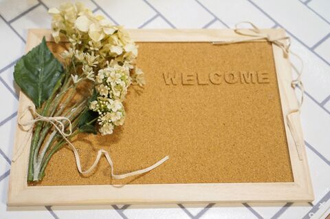 100均すのこ コルクボードで簡単 ウエルカムボードの作り方 暮らしニスタ 100均すのこ コルクボードで簡単 ウエルカムボードの作り方 暮らしニスタ