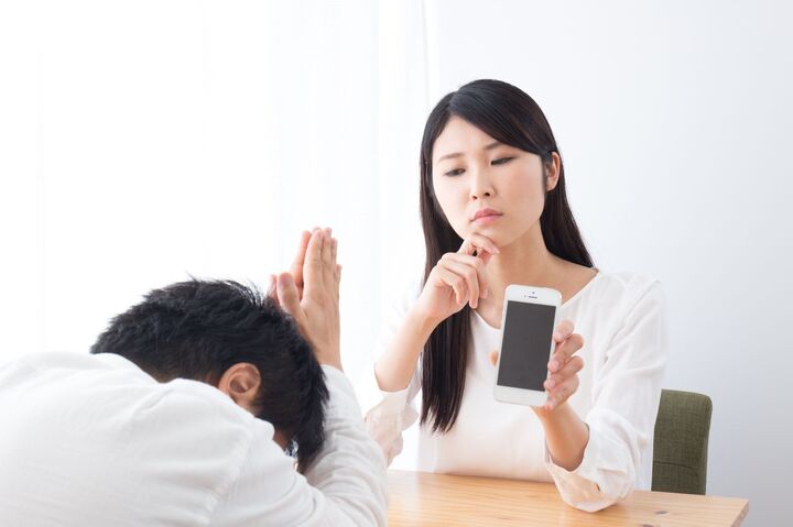 隠しているつもり!?妻が鼻で笑っちゃう、浮気夫の「バレバレ行動」