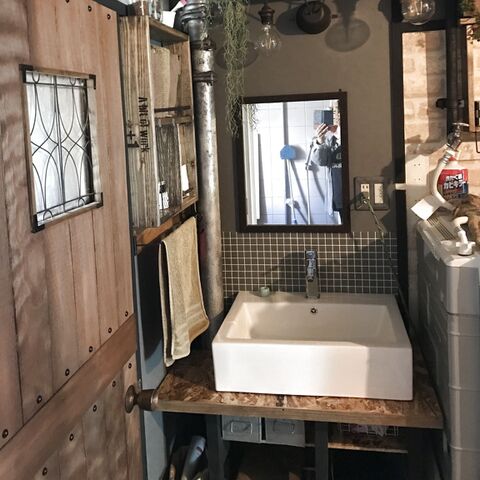 剥き出しの配管塗装から洗面台作りまで 洗面所をセルフリノベ 暮らしニスタ