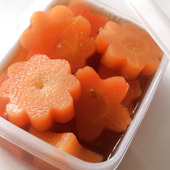 お弁当やおかずに便利な彩り?花型にんじん