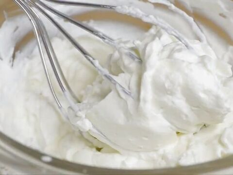 裏技 1分でできる 生クリームを素早く泡立てる方法 暮らしニスタ