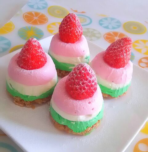 ひな祭りに 空きカップで簡単 ひし餅カラーのレアチーズケーキ 暮らしニスタ